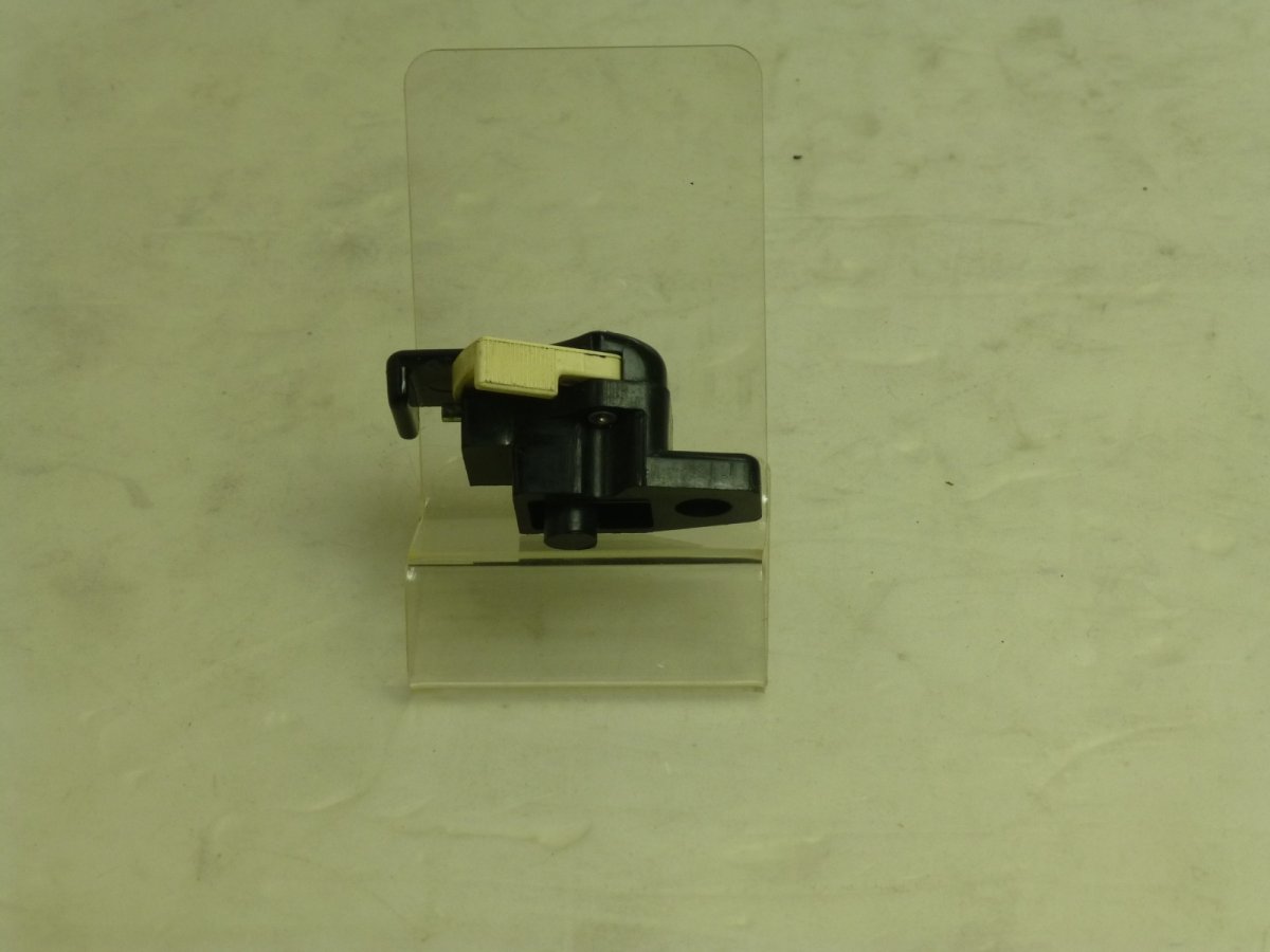 画像3: BMC ミニMKI 純正ドアガラス キャッチ右前 NOS品 (3)